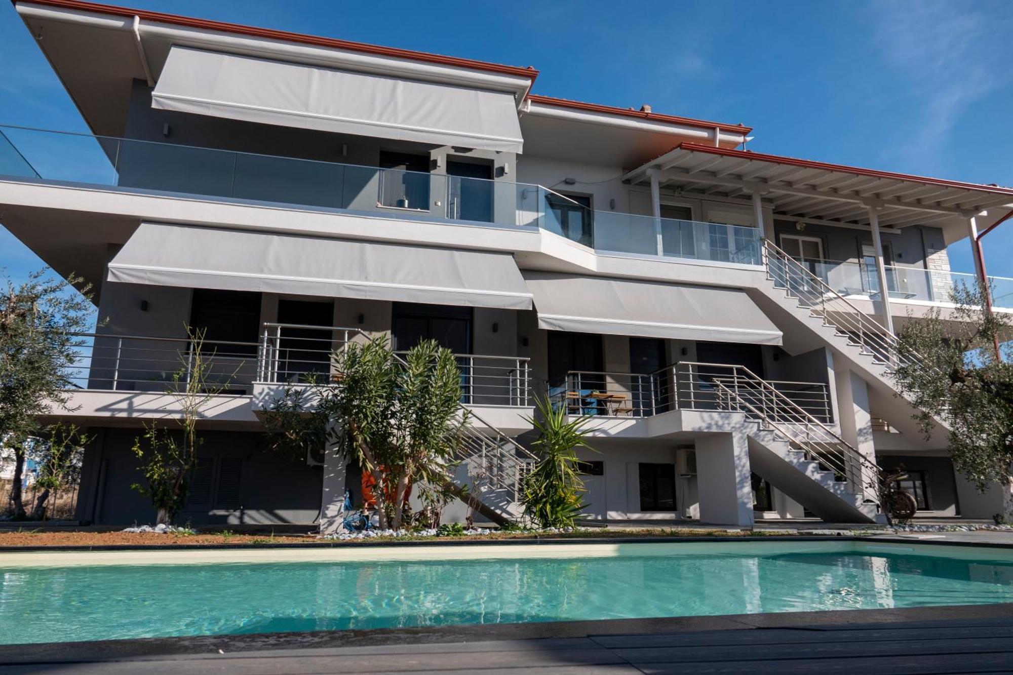Berries Luxury Apartments Nea Moudania Exterior foto